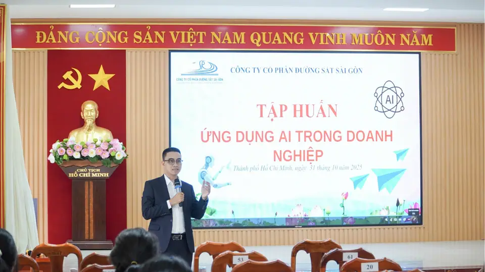 Lớp đào tạo AI của CyberSoft tại Đường sắt Sài Gòn — Vận tải