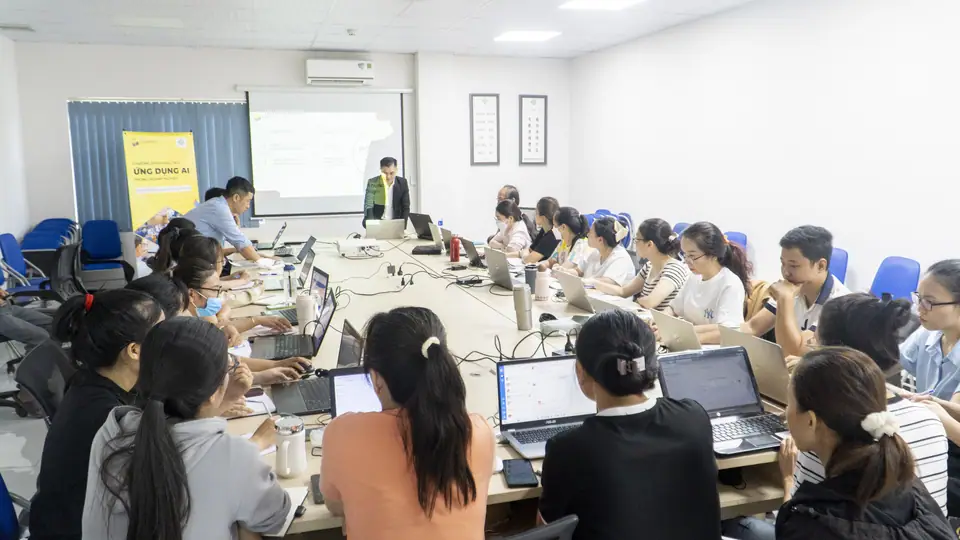 Lớp đào tạo AI của CyberSoft tại Gallant Ocean