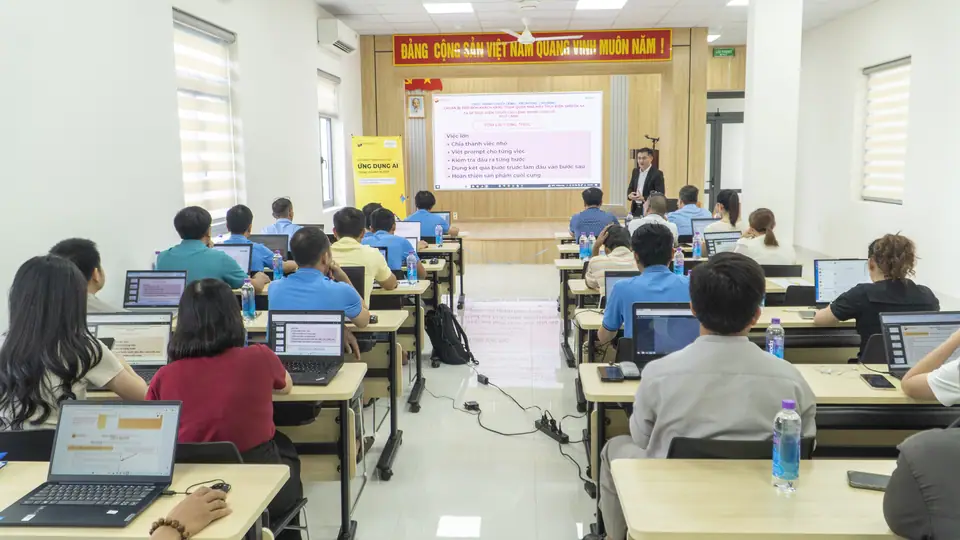 Lớp đào tạo AI của CyberSoft tại Thủy Điện Buôn Đôn
