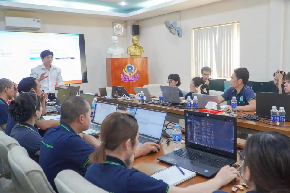 Lớp đào tạo AI của CyberSoft tại Tiên Phong — Khoan sản xuất