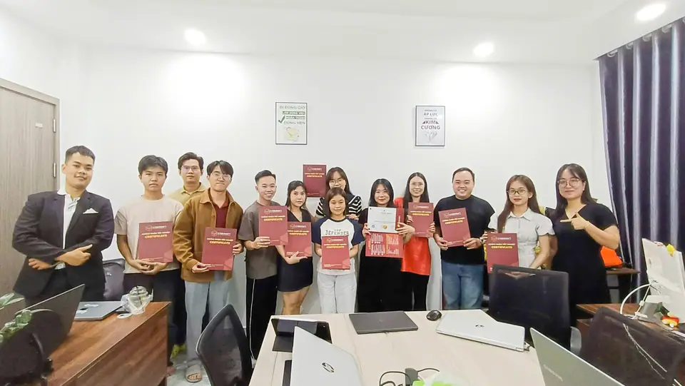 Lớp đào tạo AI của CyberSoft tại Uninet — Thương mại – Dịch vụ